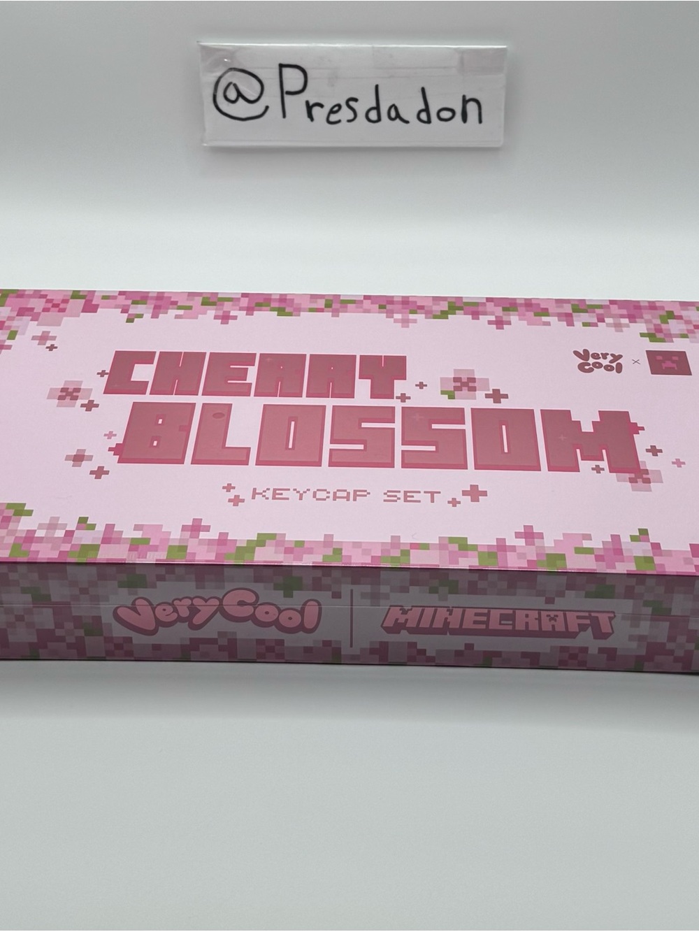 Minecraft X Very Cool Shirtz collaboration “Cherry Blossom Keycaps”
